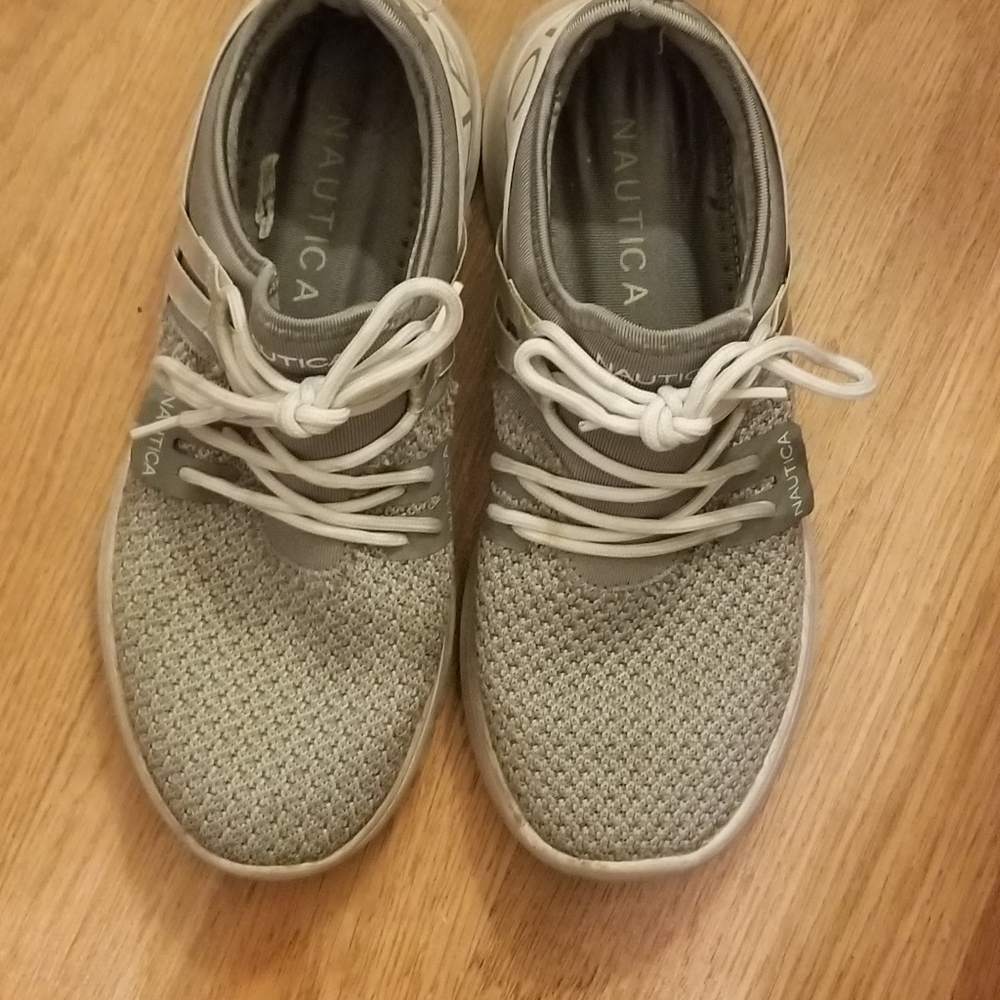 Pre-owned nautica snickers for women's size 6